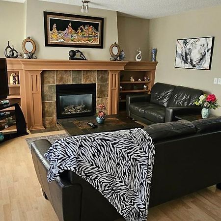Spacious Comfortable Air-Conditioned. Near Airport! Calgary Exterior photo